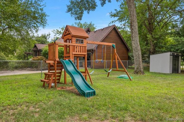 7710 Richardson Road, West Bloomfield, MI 48323