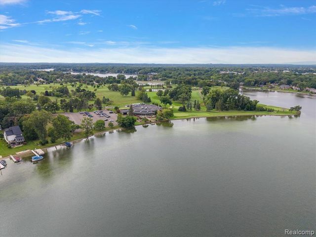 7710 Richardson Road, West Bloomfield, MI 48323