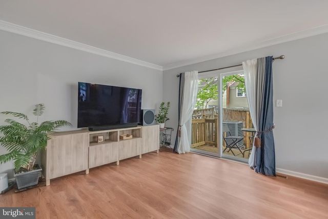 4871 NASH DR, Fairfax, VA 22032