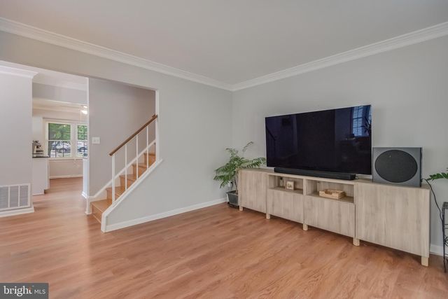 4871 NASH DR, Fairfax, VA 22032