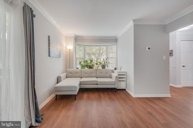 4871 NASH DR, Fairfax, VA 22032