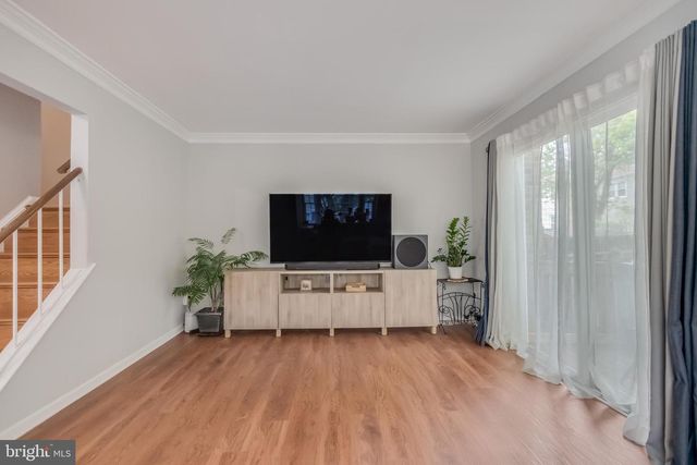 4871 NASH DR, Fairfax, VA 22032