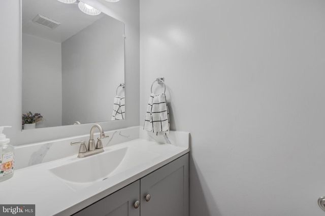 4871 NASH DR, Fairfax, VA 22032