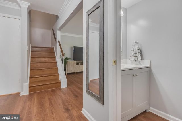 4871 NASH DR, Fairfax, VA 22032
