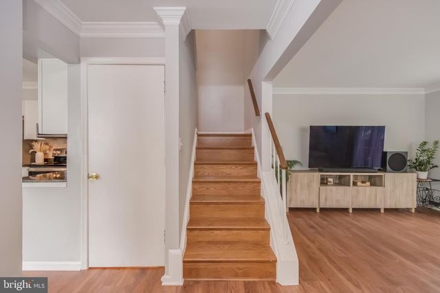 4871 NASH DR, Fairfax, VA 22032