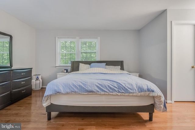 4871 NASH DR, Fairfax, VA 22032