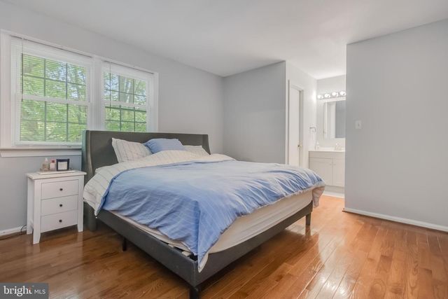 4871 NASH DR, Fairfax, VA 22032