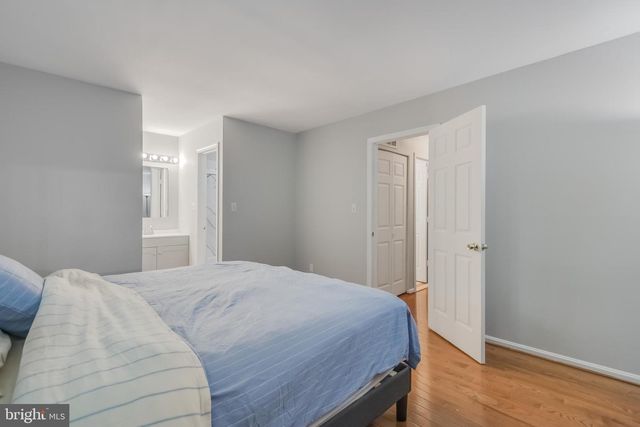4871 NASH DR, Fairfax, VA 22032