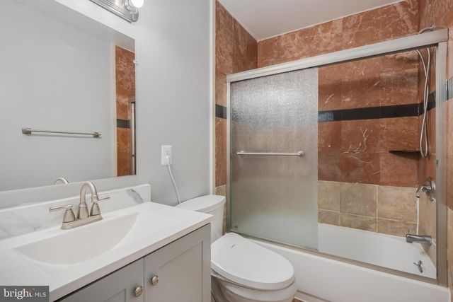 4871 NASH DR, Fairfax, VA 22032