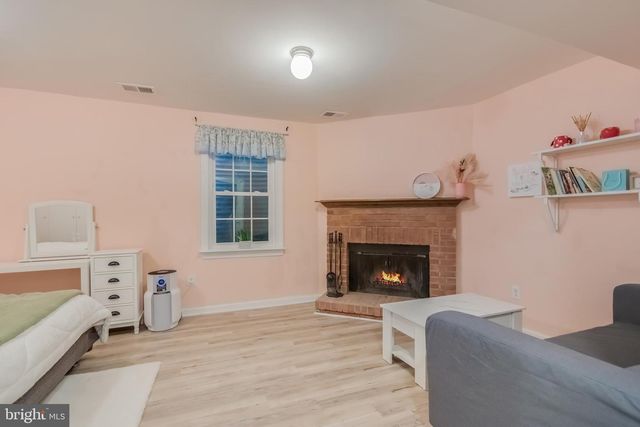 4871 NASH DR, Fairfax, VA 22032