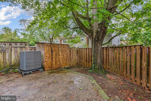 4871 NASH DR, Fairfax, VA 22032
