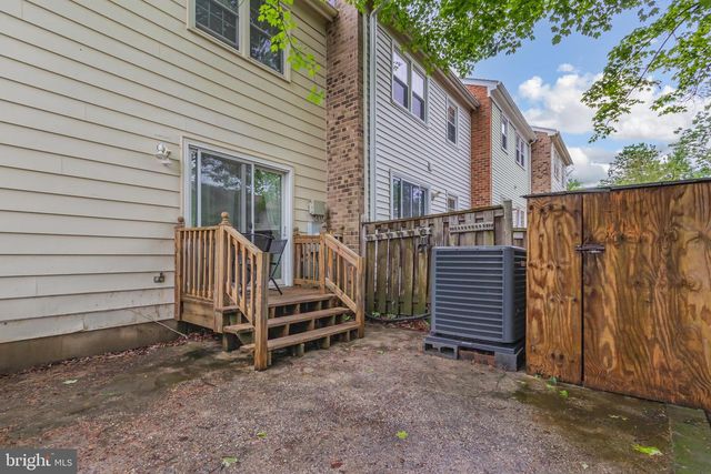 4871 NASH DR, Fairfax, VA 22032