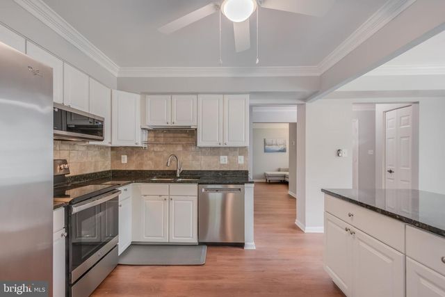 4871 NASH DR, Fairfax, VA 22032