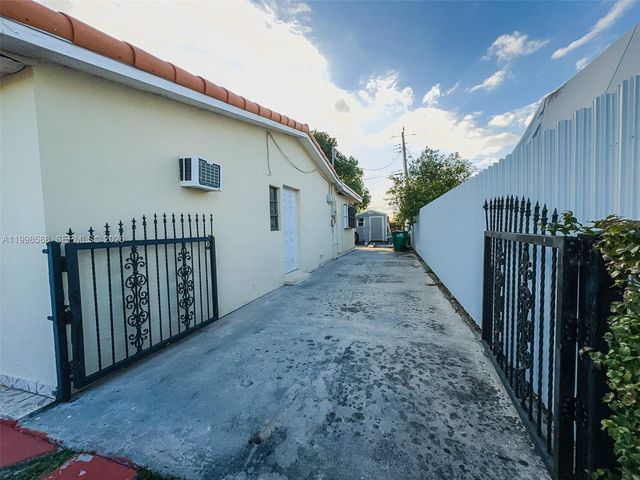 3420 SW 104th Ave ., Miami, FL 33165