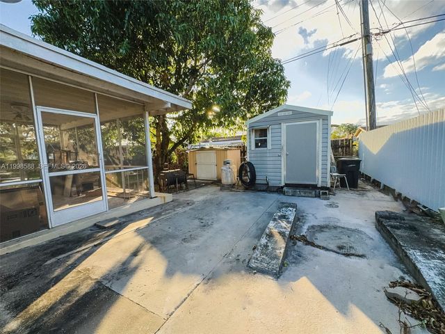 3420 SW 104th Ave ., Miami, FL 33165