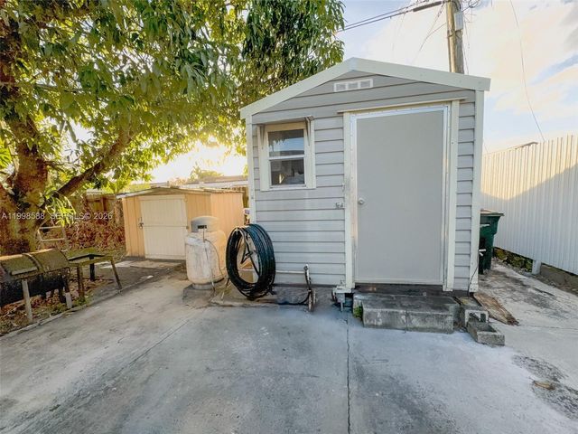 3420 SW 104th Ave ., Miami, FL 33165