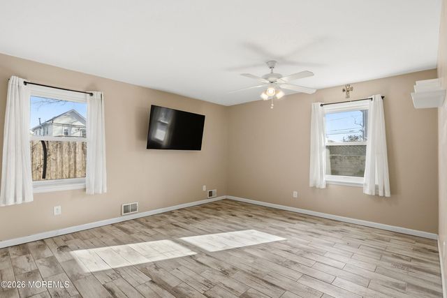 40 Seabreeze Way, Keansburg, NJ 07734