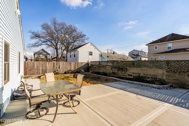 40 Seabreeze Way, Keansburg, NJ 07734