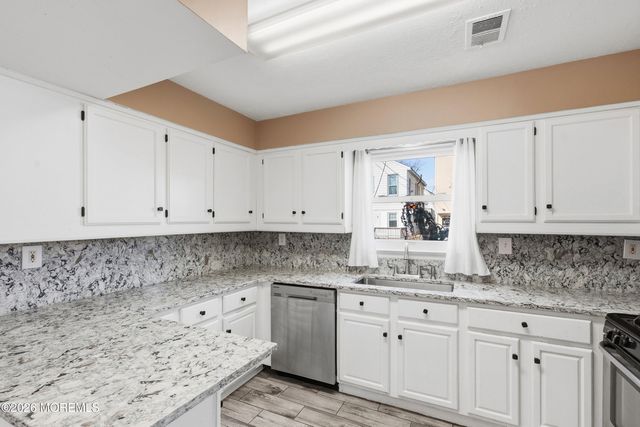 40 Seabreeze Way, Keansburg, NJ 07734