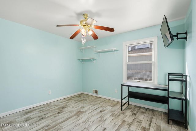 40 Seabreeze Way, Keansburg, NJ 07734