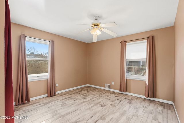 40 Seabreeze Way, Keansburg, NJ 07734