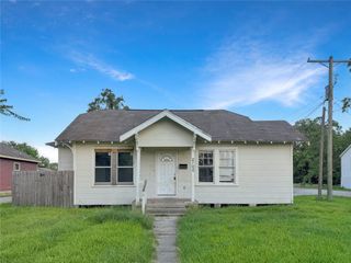 2100 Angelina Street, Beaumont, TX 77701