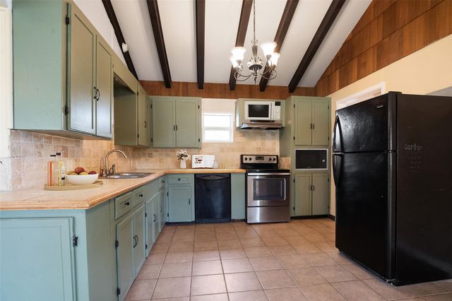 121 W Stonecastle DR, Granite Shoals, TX 78654
