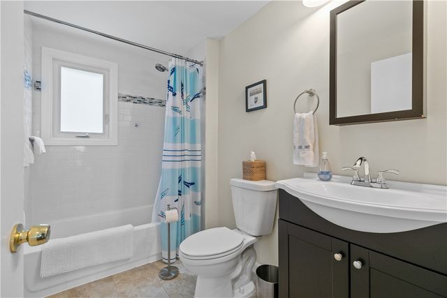 59 Berkley Avenue, Portsmouth, RI 02871