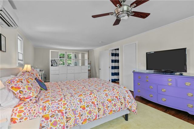 59 Berkley Avenue, Portsmouth, RI 02871