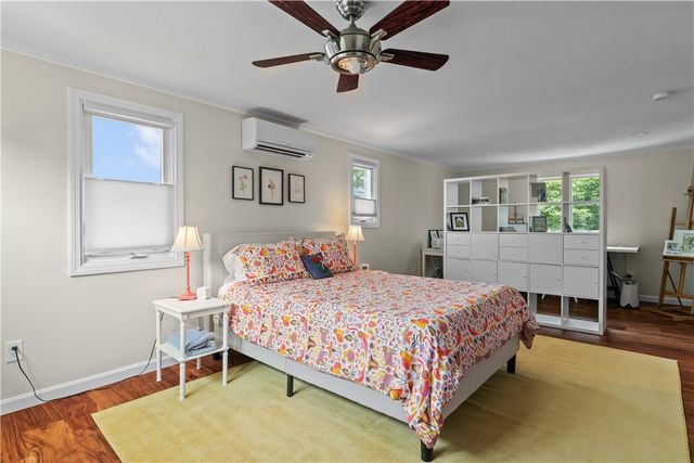 59 Berkley Avenue, Portsmouth, RI 02871