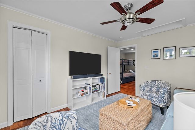 59 Berkley Avenue, Portsmouth, RI 02871