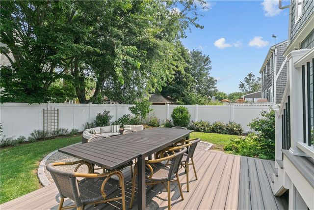 59 Berkley Avenue, Portsmouth, RI 02871
