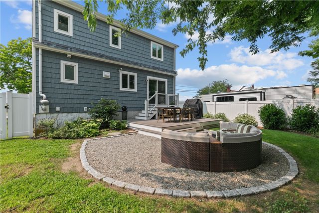 59 Berkley Avenue, Portsmouth, RI 02871