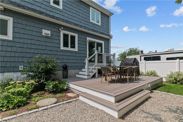 59 Berkley Avenue, Portsmouth, RI 02871