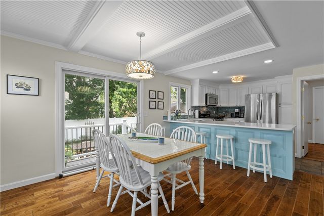 59 Berkley Avenue, Portsmouth, RI 02871