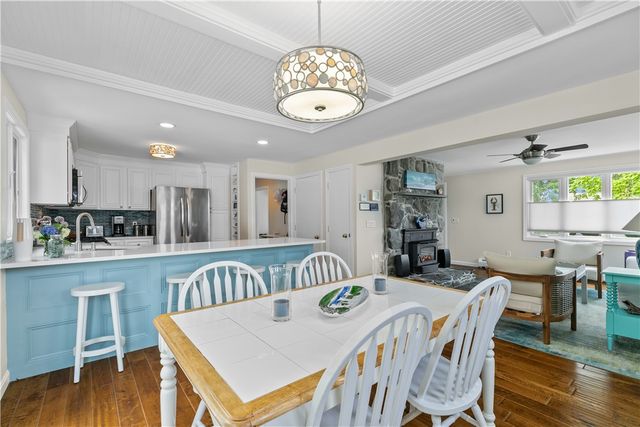 59 Berkley Avenue, Portsmouth, RI 02871