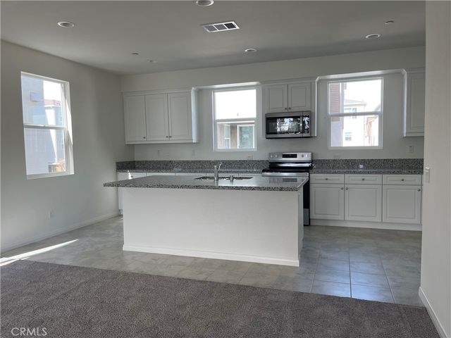 913 E 2nd Street, Santa Ana, CA 92701