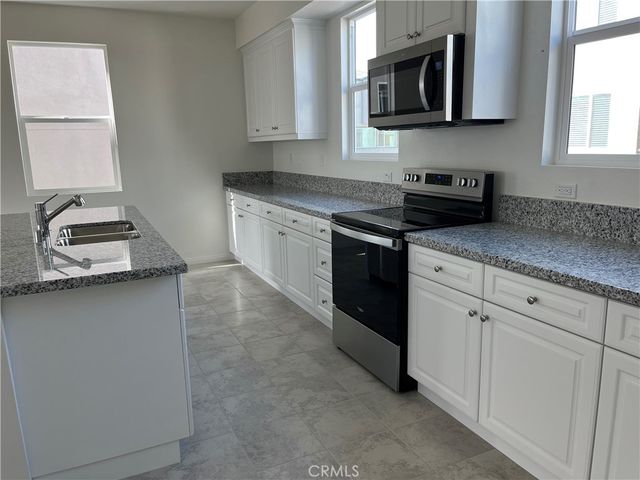 913 E 2nd Street, Santa Ana, CA 92701