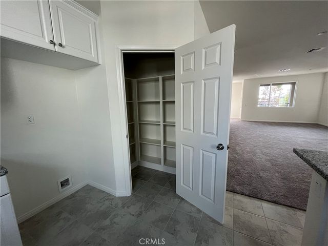 913 E 2nd Street, Santa Ana, CA 92701