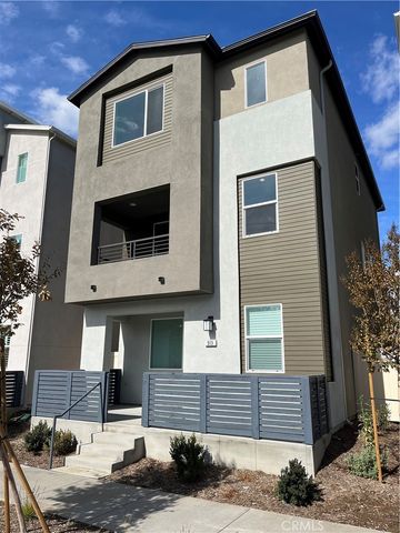 913 E 2nd Street, Santa Ana, CA 92701