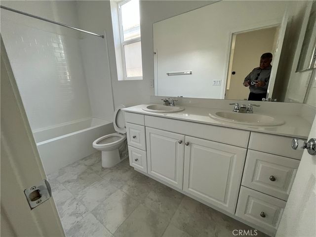 913 E 2nd Street, Santa Ana, CA 92701