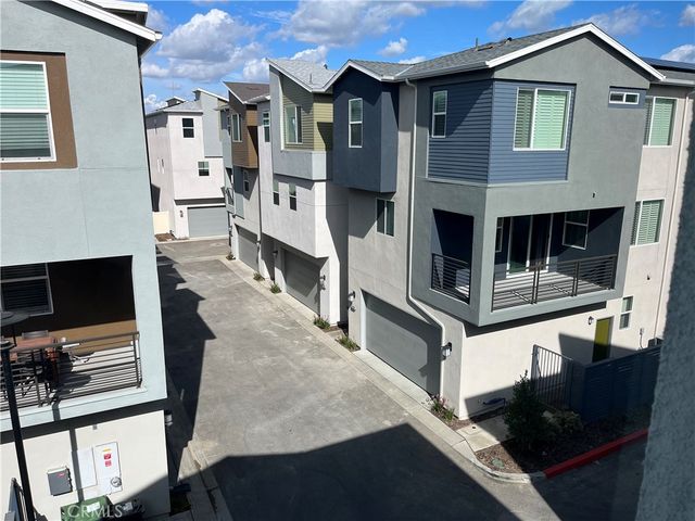 913 E 2nd Street, Santa Ana, CA 92701