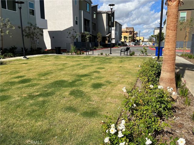 913 E 2nd Street, Santa Ana, CA 92701