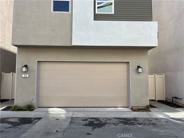 913 E 2nd Street, Santa Ana, CA 92701