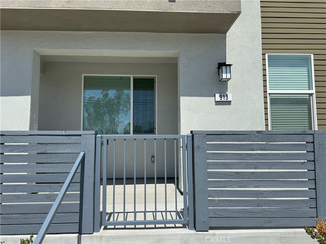 913 E 2nd Street, Santa Ana, CA 92701