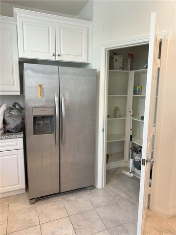 913 E 2nd Street, Santa Ana, CA 92701