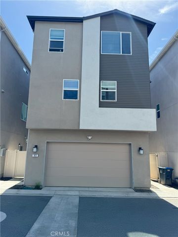 913 E 2nd Street, Santa Ana, CA 92701