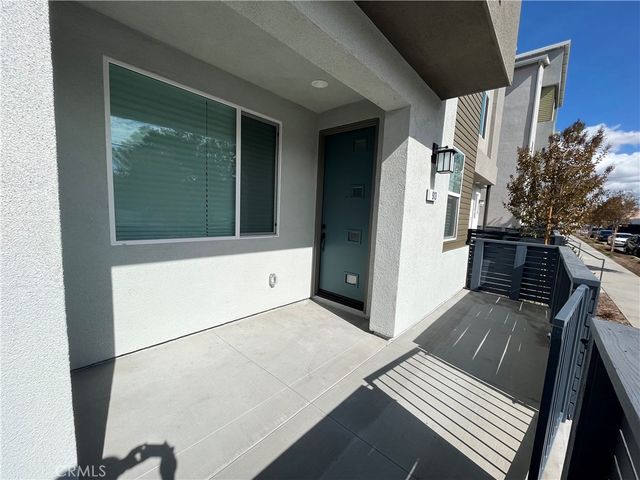 913 E 2nd Street, Santa Ana, CA 92701