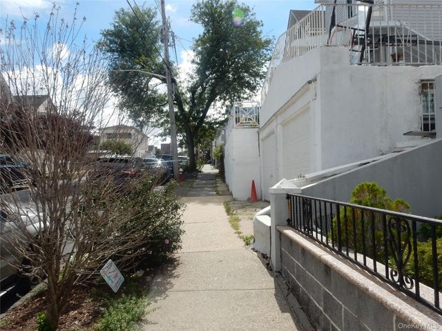 222 N 6th Avenue, Mount Vernon, NY 10550