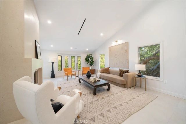 3636 Camino De La Cumbre, Sherman Oaks, CA 91423